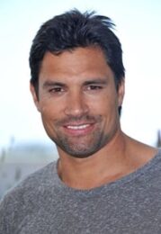 Manu Bennett